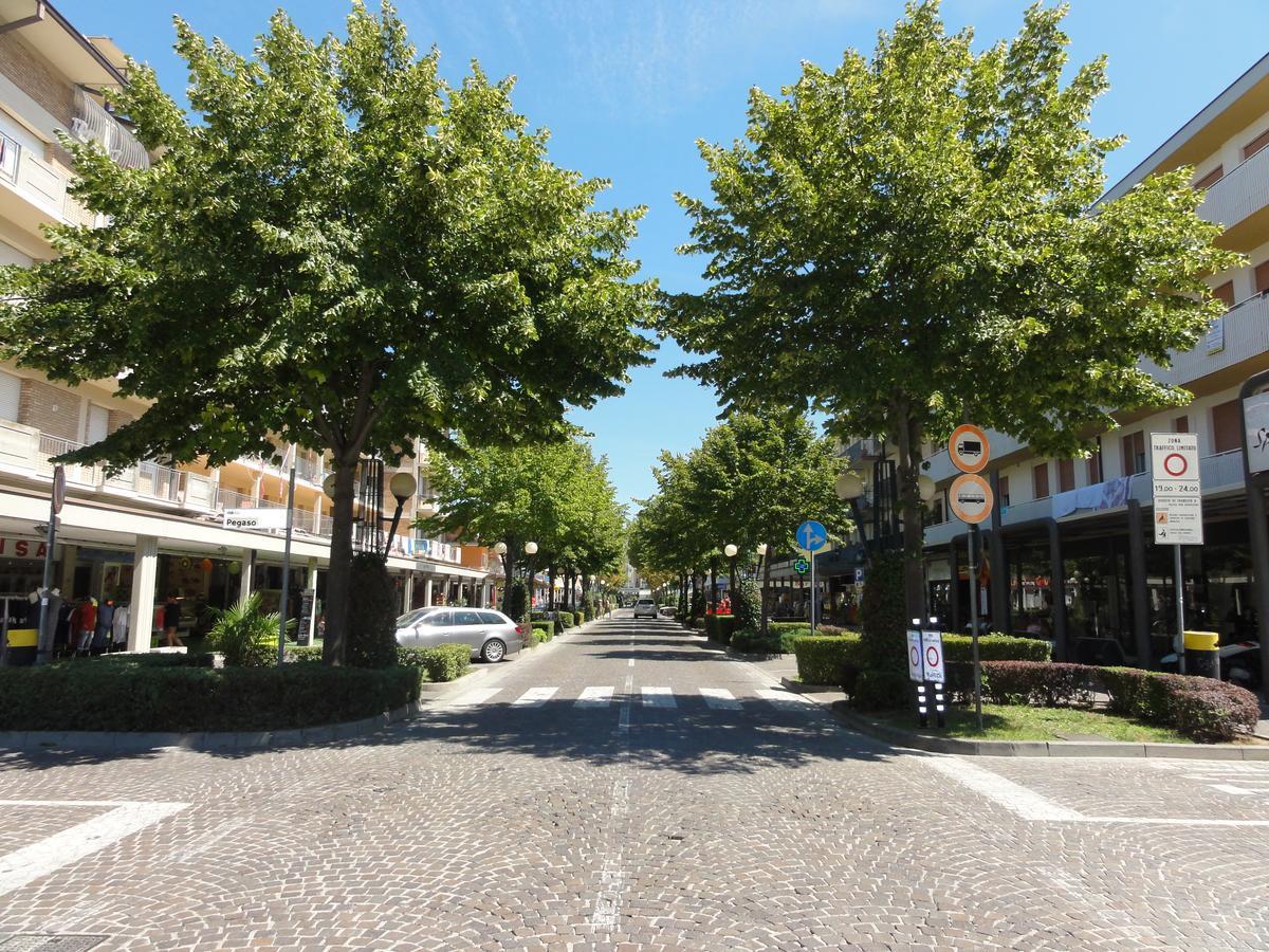 Reji - Appartamenti Bibione Esterno foto